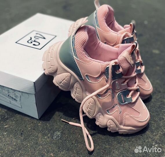 Кроссовки новые 40р