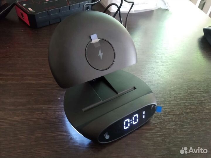 Часы с беспроводной зарядкой