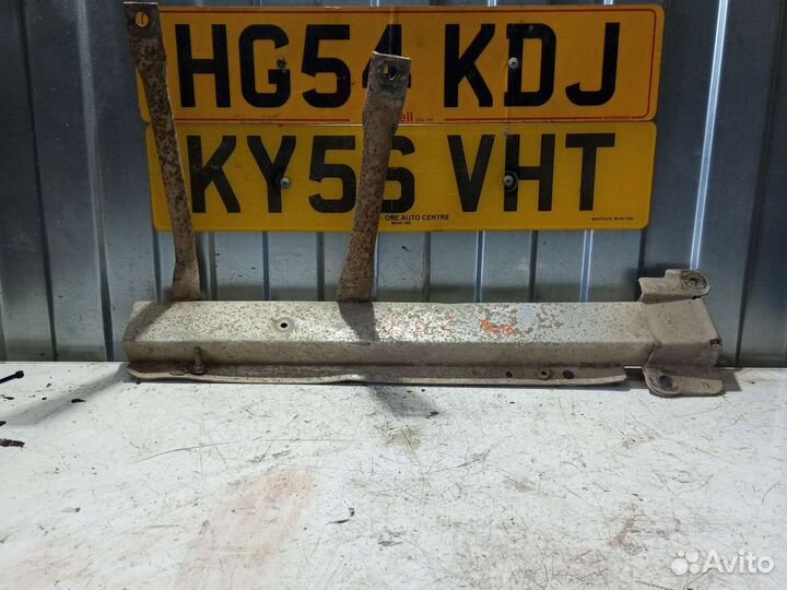 Кронштейн бампера левый Renault Laguna 2