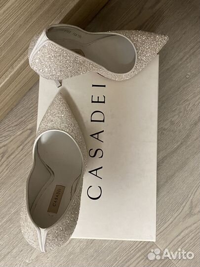 Туфли женские Casadei 38,5 белые