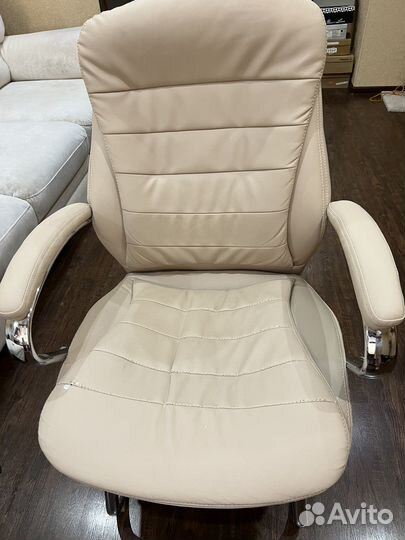 Кожанное кресло