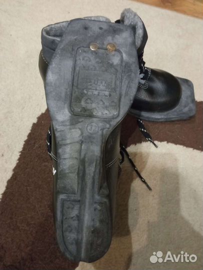 Лыжные ботинки