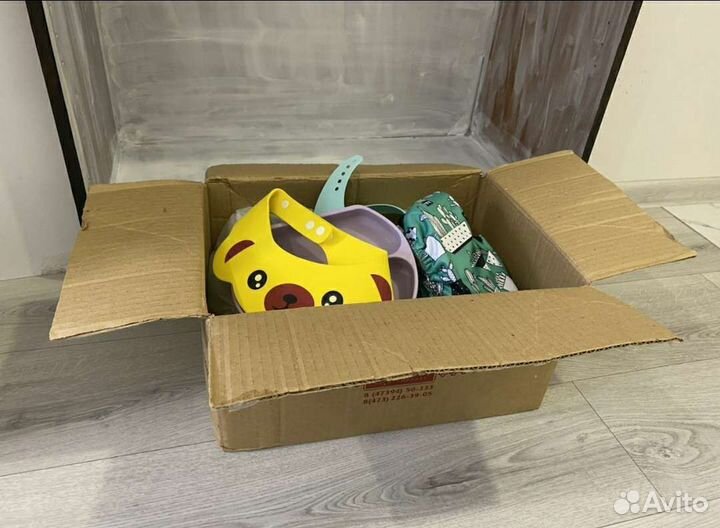 Игрушки малышу коробкой