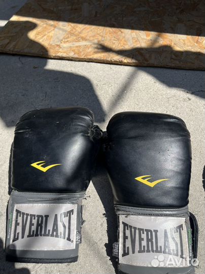 Боксерские перчатки
