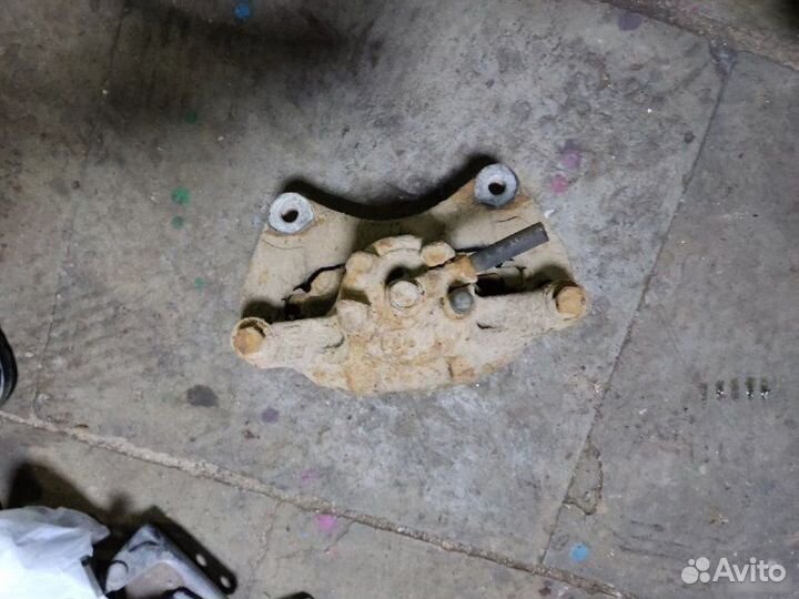 Суппорт тормозной передний левый Mitsubishi Asx