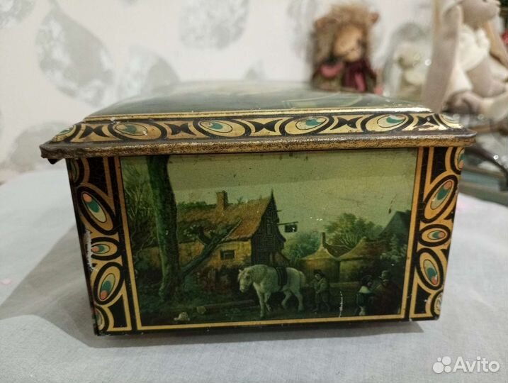 Антикварная жестяная коробка