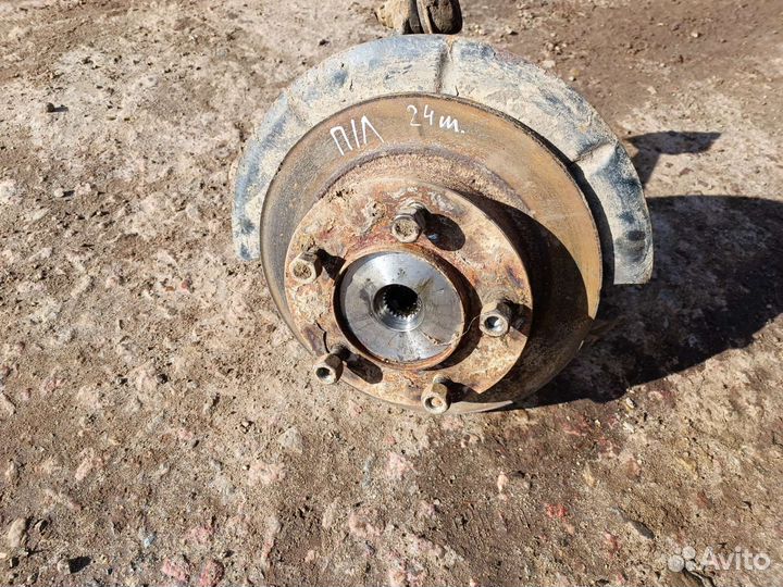 Поворотный кулак левый Нива 21213 24 шлица