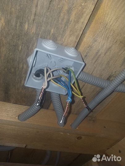 Услуги электрика и сантехника