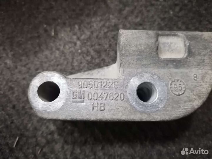 Кронштейн генератора Opel tigra a 1,6