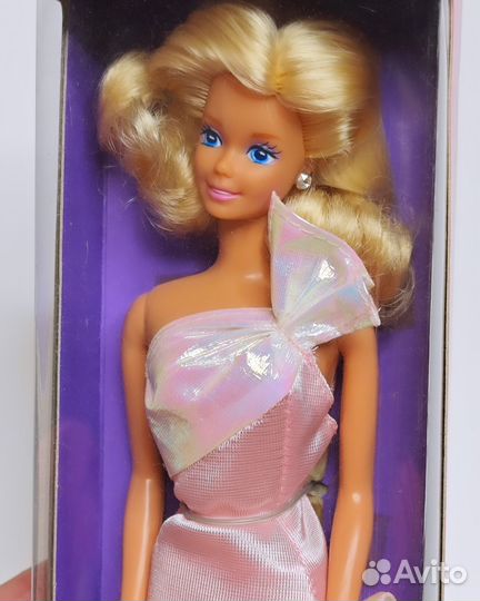 Friendship Barbie Blonde 1990