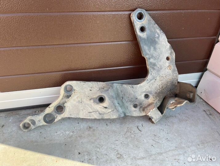 Кронштейн переднего бампера Scania 5-Series P400