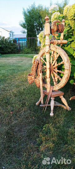 Прялка, лапти