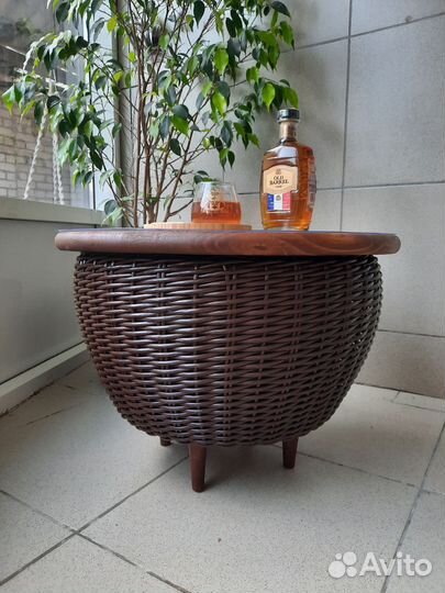 Стол из ротанга. Мебель из ротанга