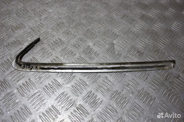 Молдинг стекла Audi Q5 2008-2017