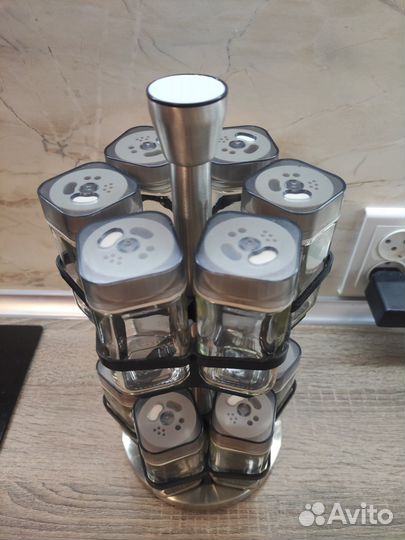 Набор емкостей для специй на вращающейся подставке