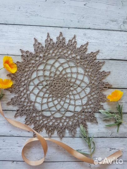 Салфетка бежевая рельефная с люрексом 22 см