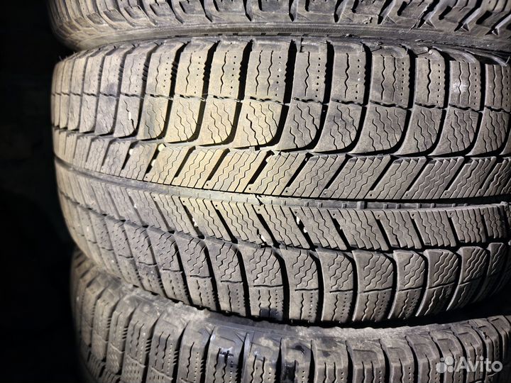 Michelin X-Ice XI3 235/45 R17 97H