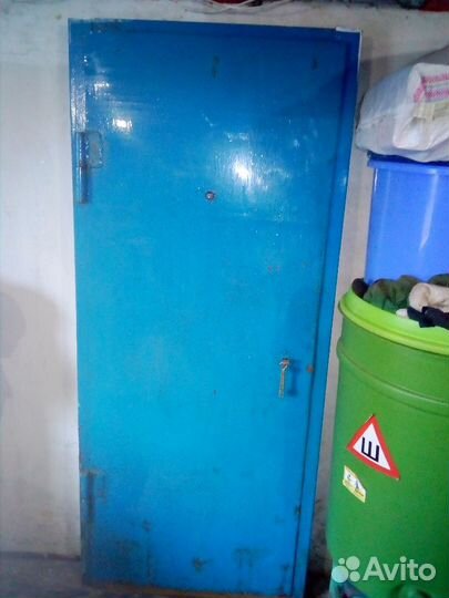Продам металлическую дверь
