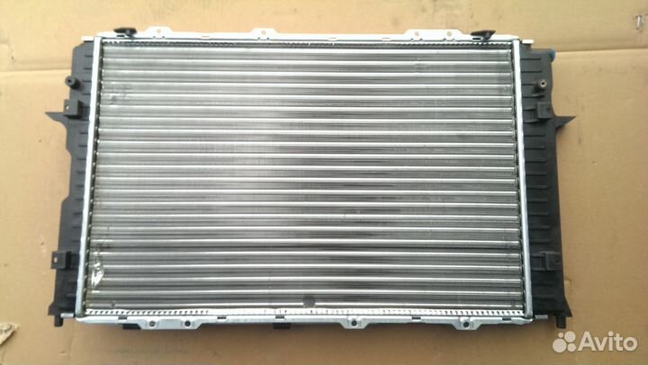 Новый радиатор охлаждения Ауди 100 A6