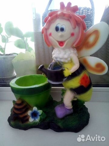 Большая фигура пчелы на дачу красивая