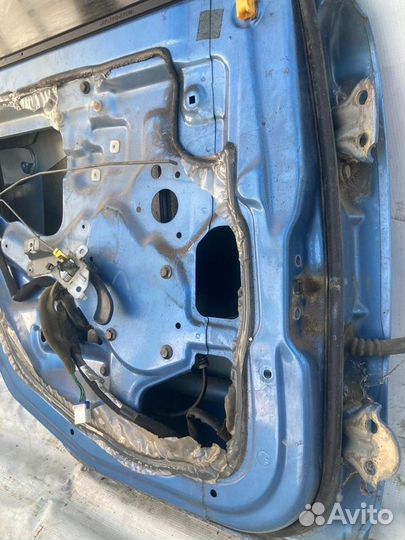 Дверь боковая задняя левая Mitsubishi Carisma 2002