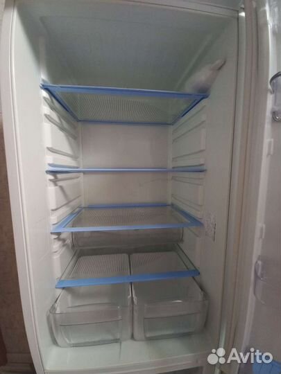 Холодильник бу indesit