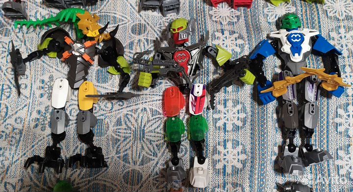 Игрушка робот (не лего)