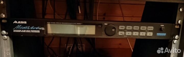Alesis Midiverb 4 - ревербератор, блок эффектов
