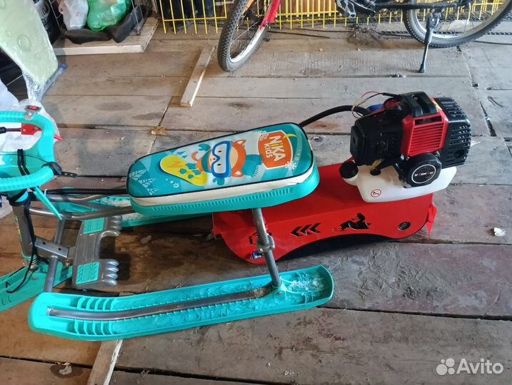 Детский снегокат с мотором
