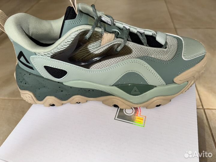 Кроссовки peak