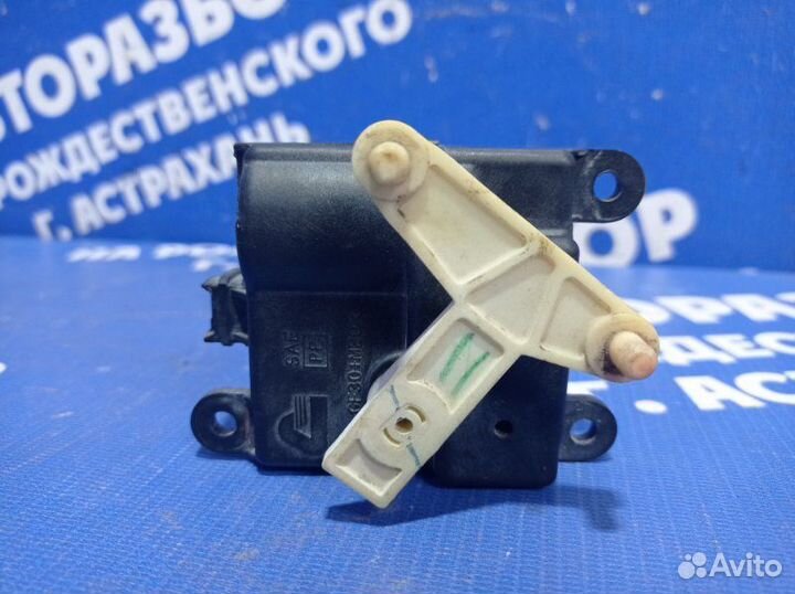 Моторчик заслонок отопителя Nissan Almera N16