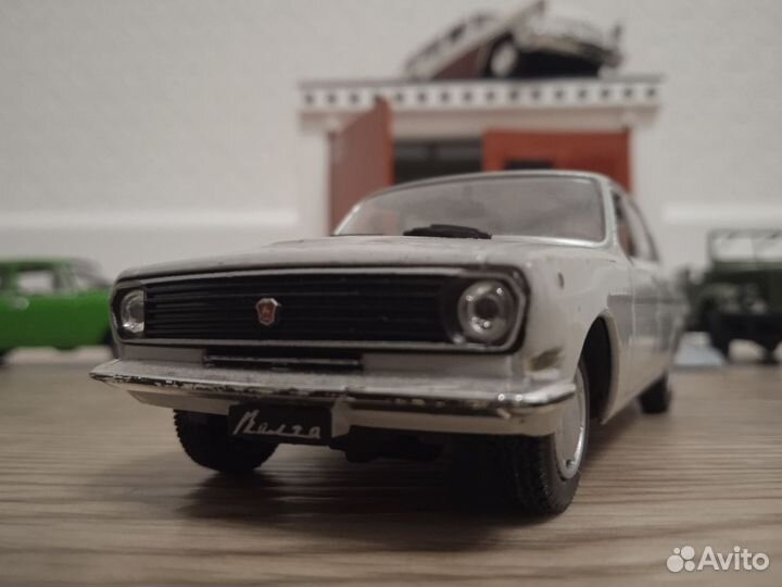 Модель автомобиля 1:43