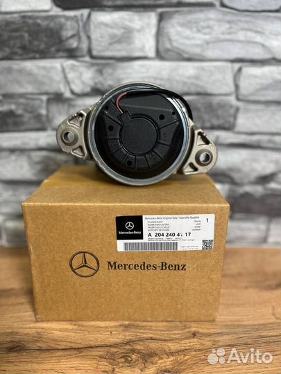 Опора двигателя правая Mercedes W204 A2042404117