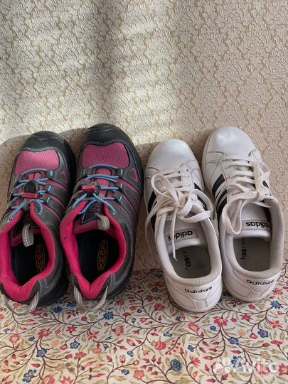 Кроссовки спортивные