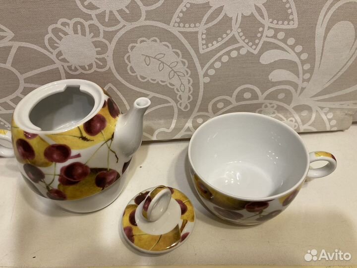 Чайник с чашкой, чайные пары