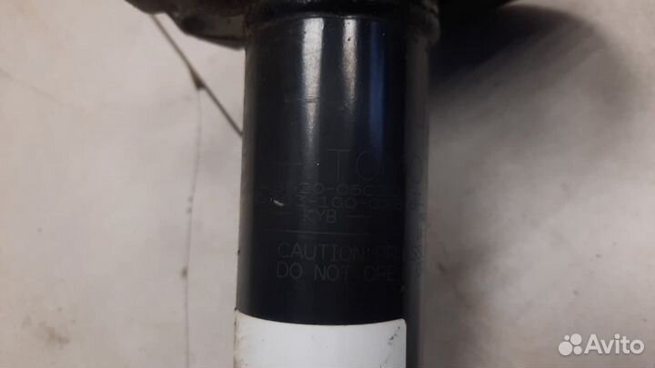 Амортизатор передний левый Toyota Camry