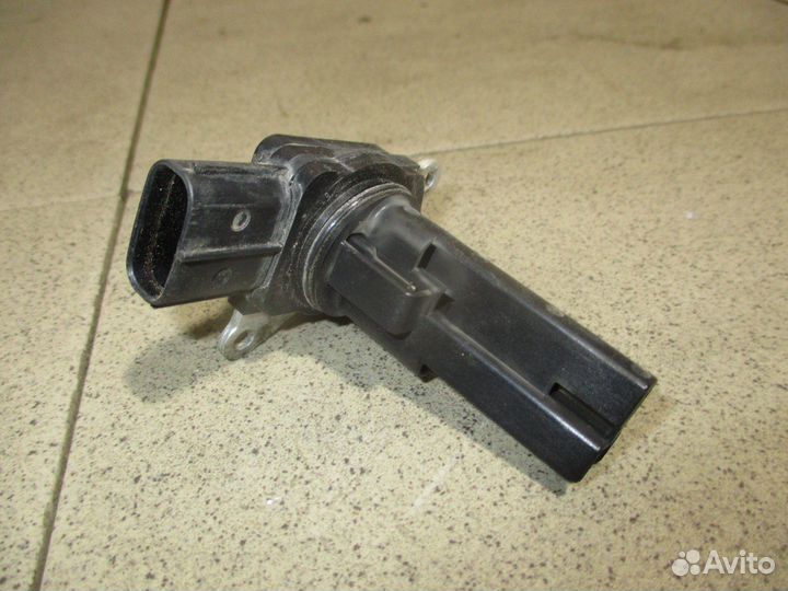 Расходомер воздуха Toyota Corolla (E150)