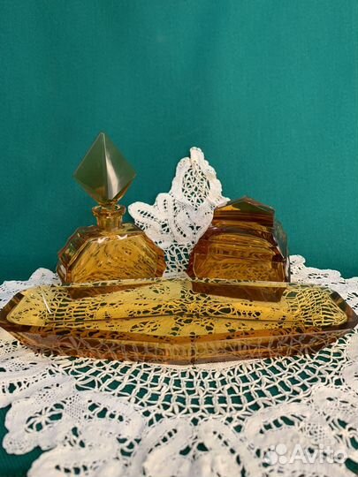 Старинный набор для туалетного столика