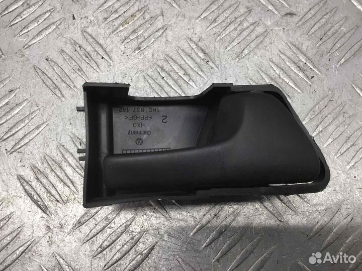 Ручка внутренняя передняя правая Volkswagen Golf 1