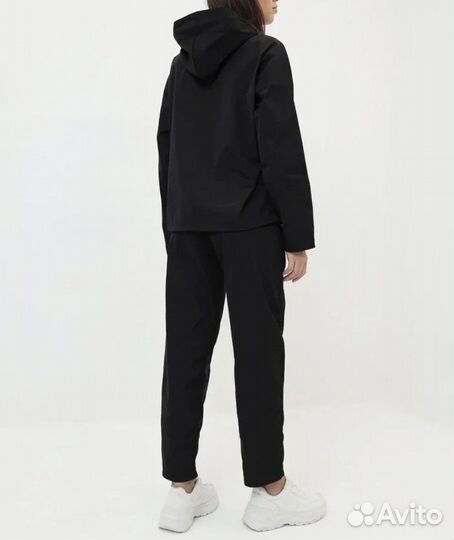 Женский спортивный костюм