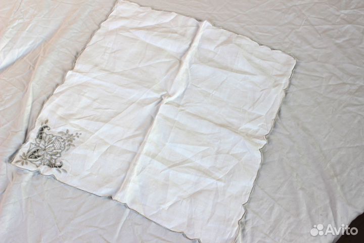 Салфетка декоративная с вышивкой Роза