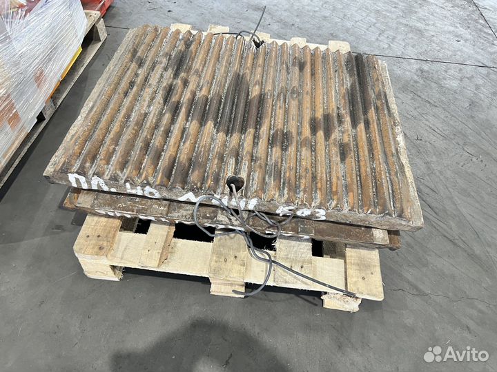 Плиты дробящие из наличия и под заказ. для Дробилк