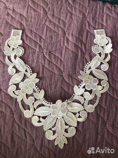 Ажурная аппликация для отделки горловины