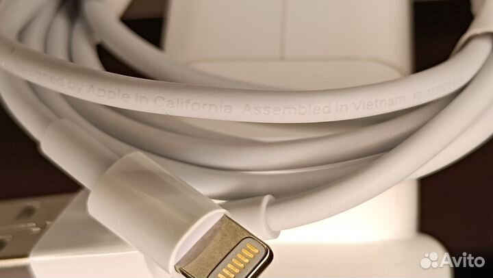 Зарядка на iPhone блок на 12 в