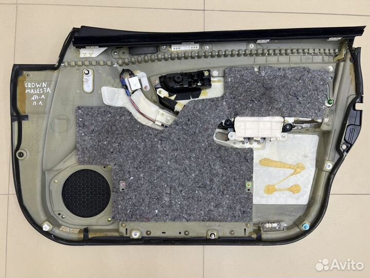 Обшивки дверей Toyota Crown Majesta 186