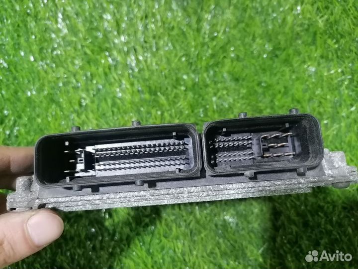 Блок управления двигателем Volkswagen Golf Mk6