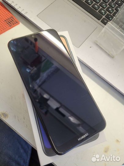 Телефон Huawei Y6 2019