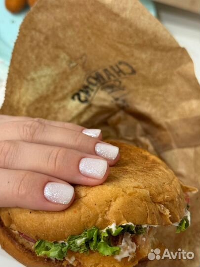 Модель на маникюр