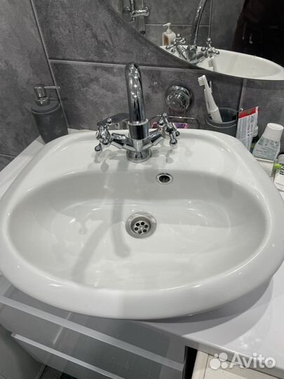 Раковина со смесителем