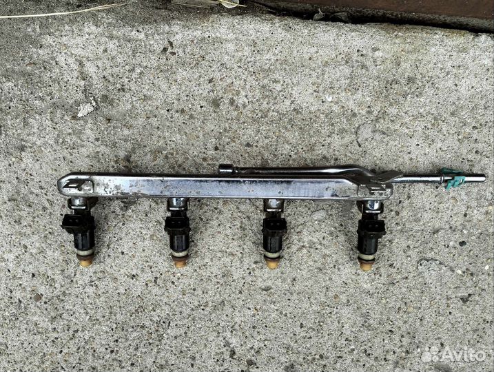 Топливная рейка с форсунками Хонда Фрид 1